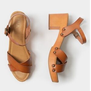 Mia - wooden leather clog sandals with heel - size 7